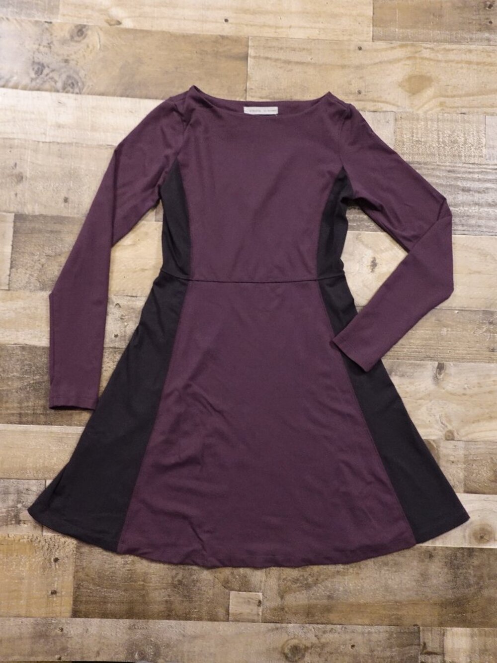 Athleta Long Sleeve Fit Flare Dress Women’s Extra Small Burgundy Purple Black